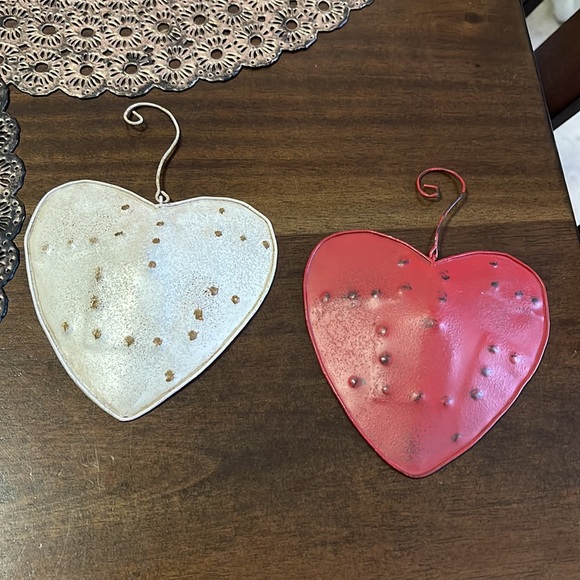 Hearts Rustic Outdoor, Tin punched design swirl hanging hook Red & Cream set/4 - Picture 6 of 16